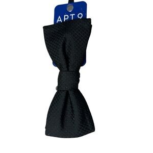 Apt. 9 Bow Tie